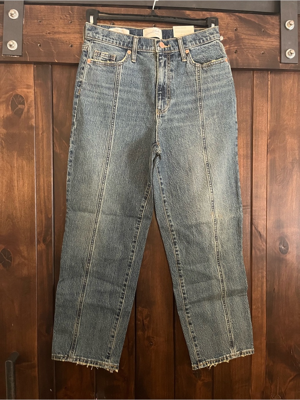 Universal Thread Women's Straight Leg Jeans - Light/Medium Blue Wash